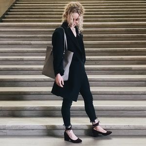 Meet your Posher, Caitlin